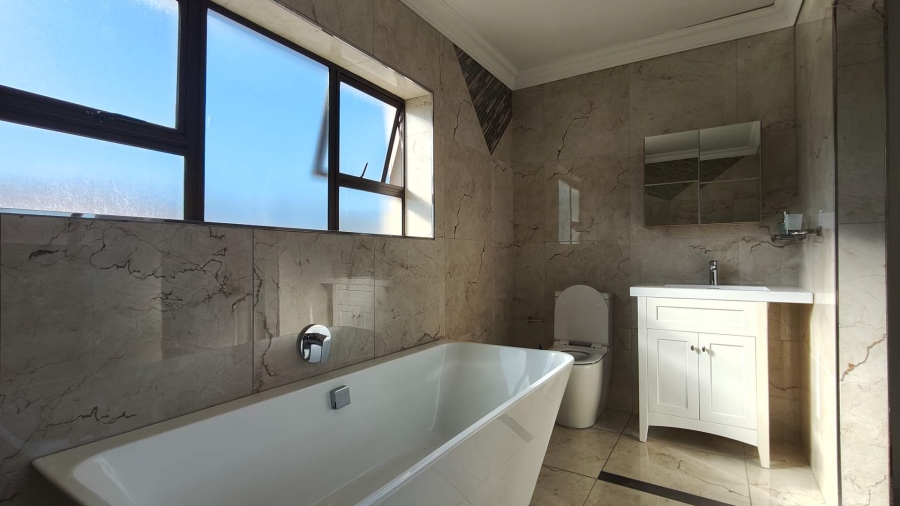 To Let 4 Bedroom Property for Rent in Monte Christo Western Cape